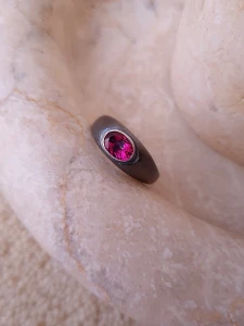 Srebrny Sygnet Oksydowany z Różowym Topazem N°7